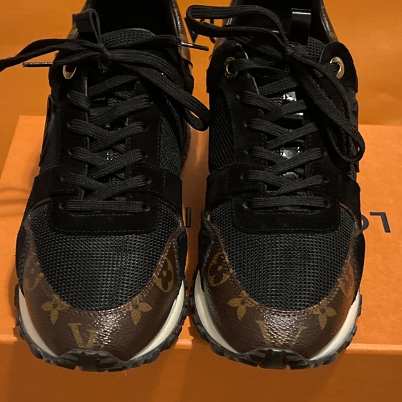 Louis Vuitton Sneakers - Picture 5 of 5